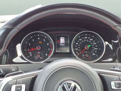 Used 2021 Volkswagen GTI SE FWD image 10
