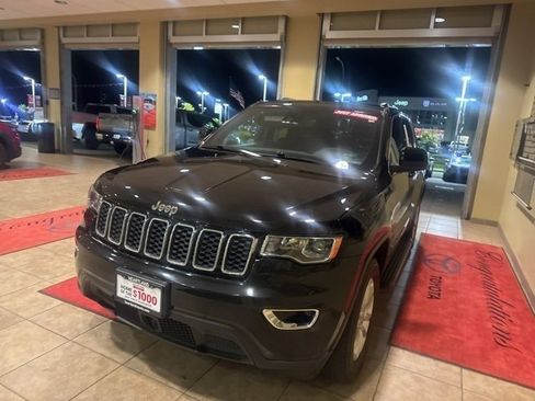 Used 2021 Jeep Grand Cherokee Laredo image 5