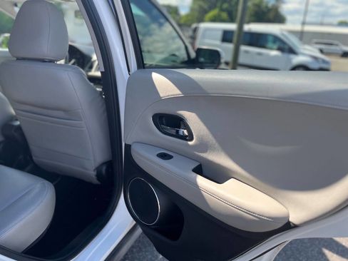 Used 2017 Honda HR-V EX image 14