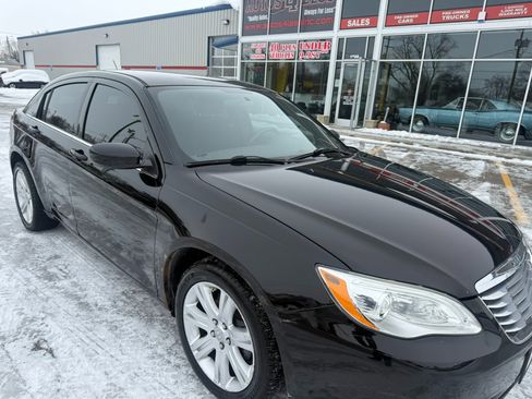 Used 2013 Chrysler 200 Touring image 3