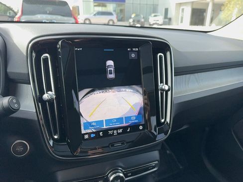 Certified 2025 Volvo XC40 B5 Core image 23