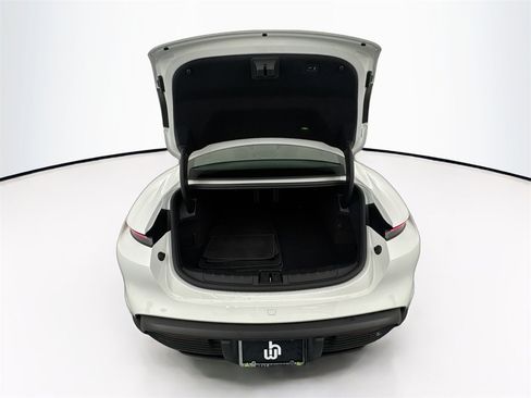 Used 2022 Porsche Taycan image 23