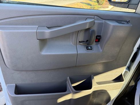 Used 2022 GMC Savana 2500 Regular Van 3D w/ Communications Package image 26