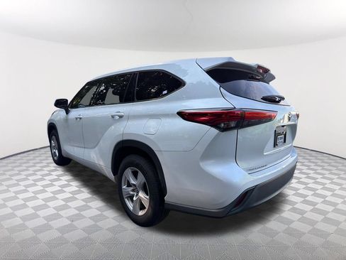 Used 2022 Toyota Highlander L FWD image 7