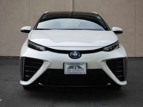 Used 2017 Toyota Mirai FWD image 5