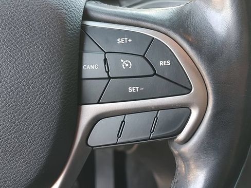 Used 2021 Jeep Grand Cherokee Laredo X AWD/4WD image 19