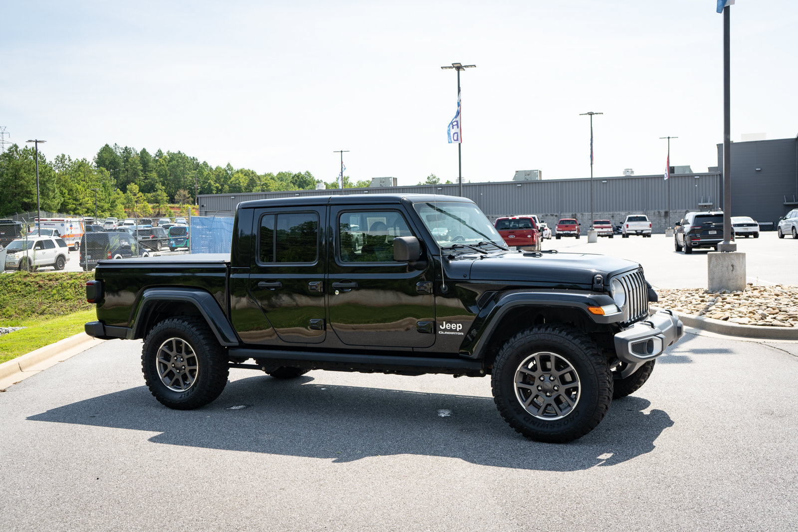 Used 2020 Jeep Gladiator Overland AWD/4WD image 12