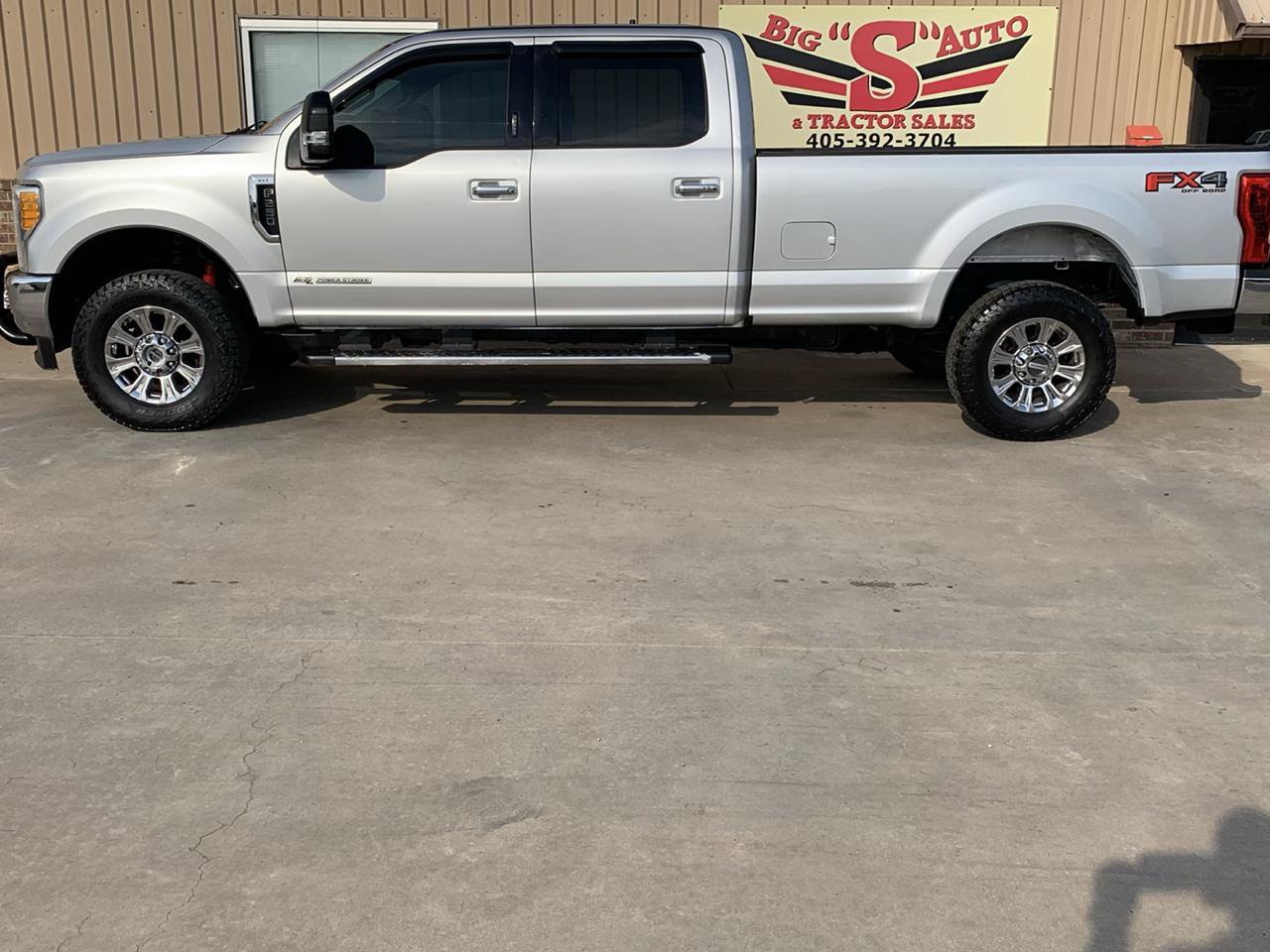 Used 2017 Ford F250 XLT w/ XLT Premium Package AWD/4WD image 5