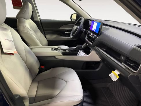 New 2026 Toyota Grand Highlander XLE FWD image 19