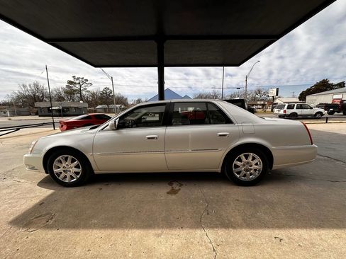 Used 2009 Cadillac DTS Base 4dr Sedan image 5