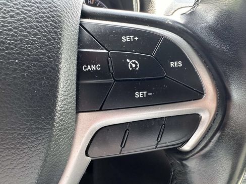 Used 2021 Jeep Grand Cherokee Laredo AWD/4WD image 16