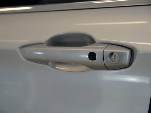 Used 2025 Mitsubishi Outlander SE image 13