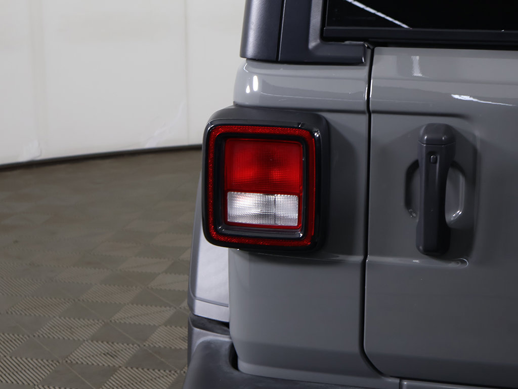 Used 2022 Jeep Wrangler Sport AWD/4WD image 12