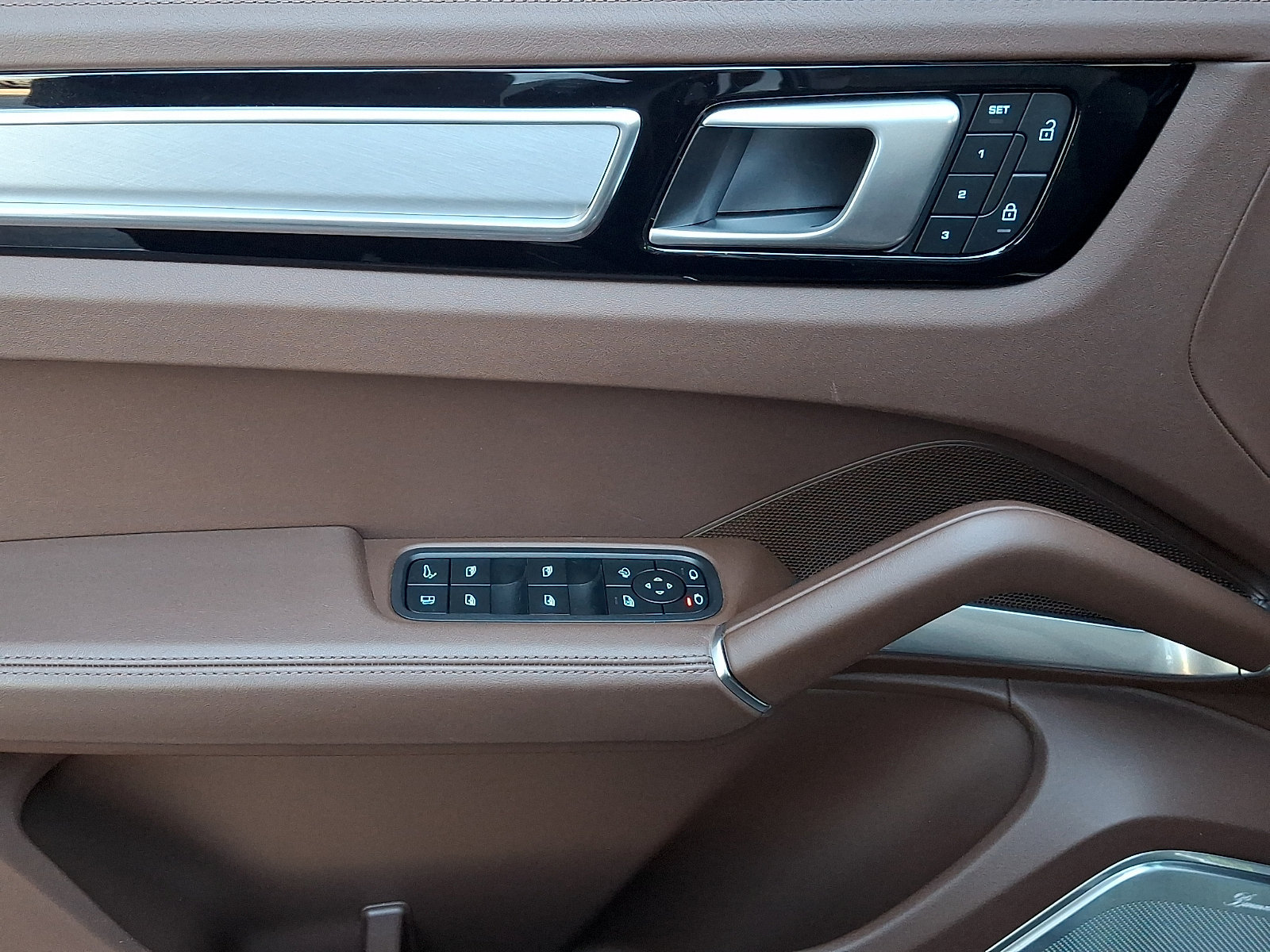 Certified 2023 Porsche Cayenne Turbo S AWD/4WD image 15