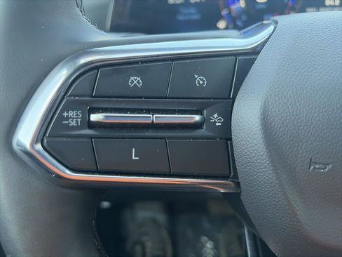 Used 2025 Chevrolet Equinox LT w/ Convenience Package II image 18