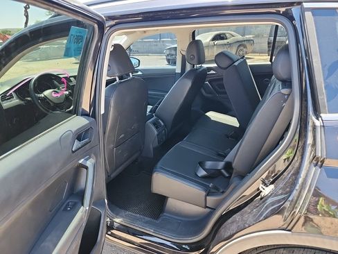 Used 2018 Volkswagen Tiguan SE FWD image 11