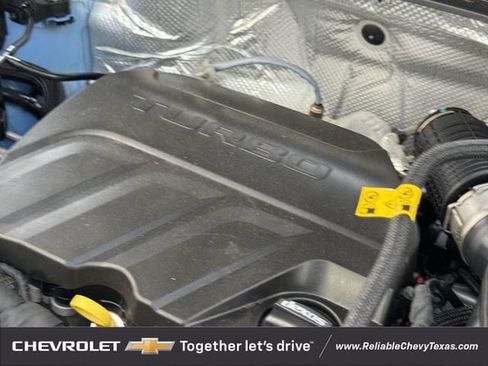 Used 2024 Chevrolet Trax RS w/ Sunroof Package FWD image 32