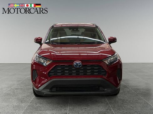 Used 2019 Toyota RAV4 LE w/ Carpet Mat Package image 8