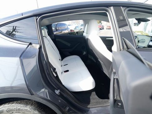 Used 2023 Tesla Model Y 2WD image 30