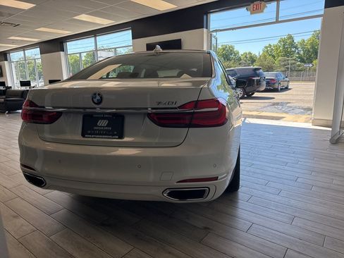 Used 2017 BMW 740i RWD image 4