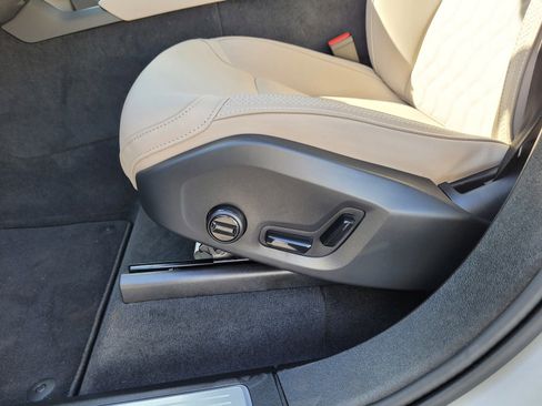 Certified 2025 Volvo XC90 T8 Plus image 25