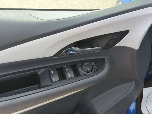 Used 2017 Chevrolet Bolt LT image 21