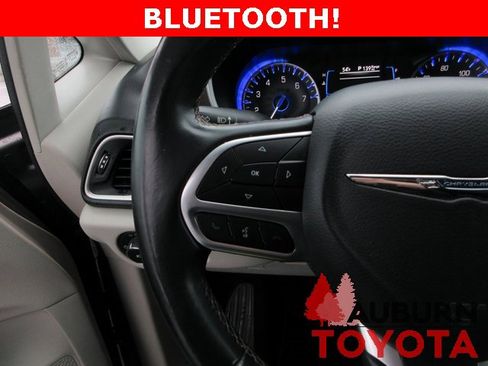 Used 2017 Chrysler Pacifica Touring-L image 15