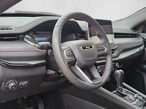 Used 2025 Jeep Compass Trailhawk AWD/4WD image 10