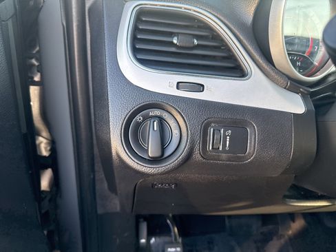 Used 2020 Dodge Journey SE w/ SE Popular Equipment Group image 7