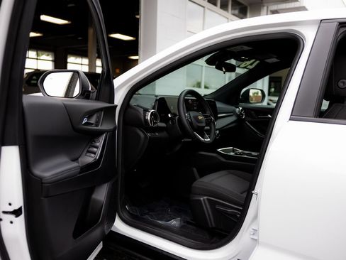 Used 2026 Chevrolet Equinox LT FWD image 27