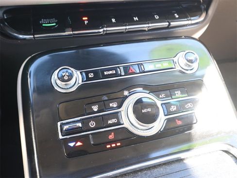 Used 2022 Lincoln Nautilus FWD w/ Premium Package image 20