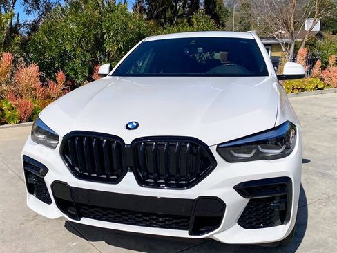 Used 2023 BMW X6 xDrive40i w/ M Sport Package image 4