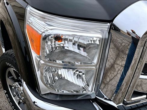 Used 2016 Ford F250 Lariat w/ Lariat Interior Package image 27