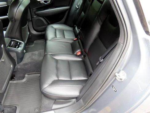 Used 2017 Volvo S90 T6 Momentum w/ Vision Package image 7