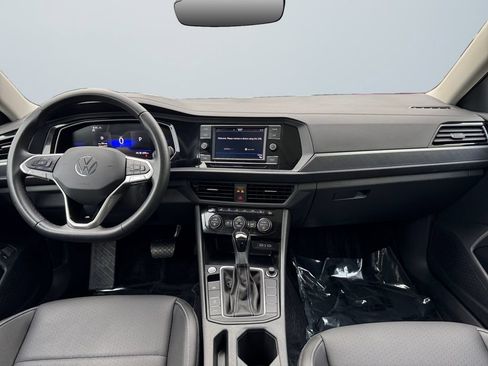 Used 2024 Volkswagen Jetta SE w/ Panoramic Sunroof Package FWD image 10