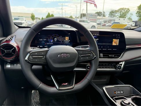 Used 2025 Chevrolet Equinox RS w/ Safety and Technology Package AWD/4WD image 16