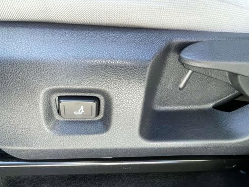 Used 2025 Toyota Tacoma SR5 image 17