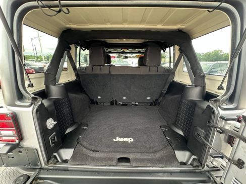Used 2015 Jeep Wrangler Unlimited Rubicon w/ Dual Top Group image 58