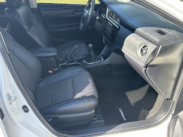 Used 2017 Toyota Corolla SE w/ Carpet Mat Package (TMS) FWD image 11