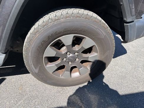 Used 2018 Jeep Wrangler Unlimited Sahara AWD/4WD image 4