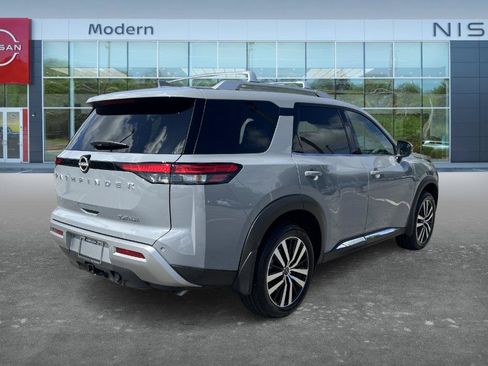 Certified 2025 Nissan Pathfinder Platinum w/ Cargo Package FWD image 6