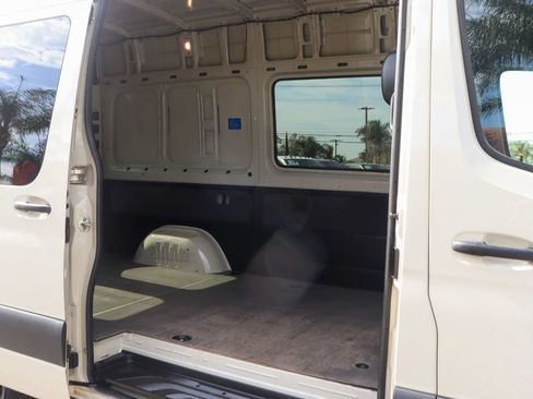 Used 2023 Mercedes-Benz Sprinter 2500 image 13