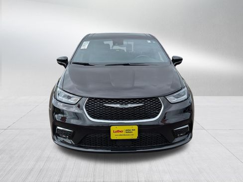 Used 2025 Chrysler Pacifica Select FWD image 2