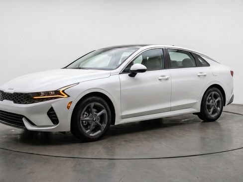 Used 2025 Kia K4 FWD image 3