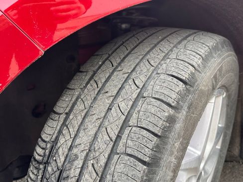 Certified 2024 Ford Edge SEL w/ Convenience Package image 9