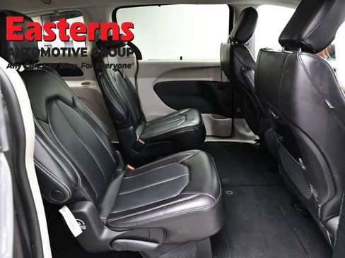 Used 2023 Chrysler Pacifica Touring-L FWD image 24