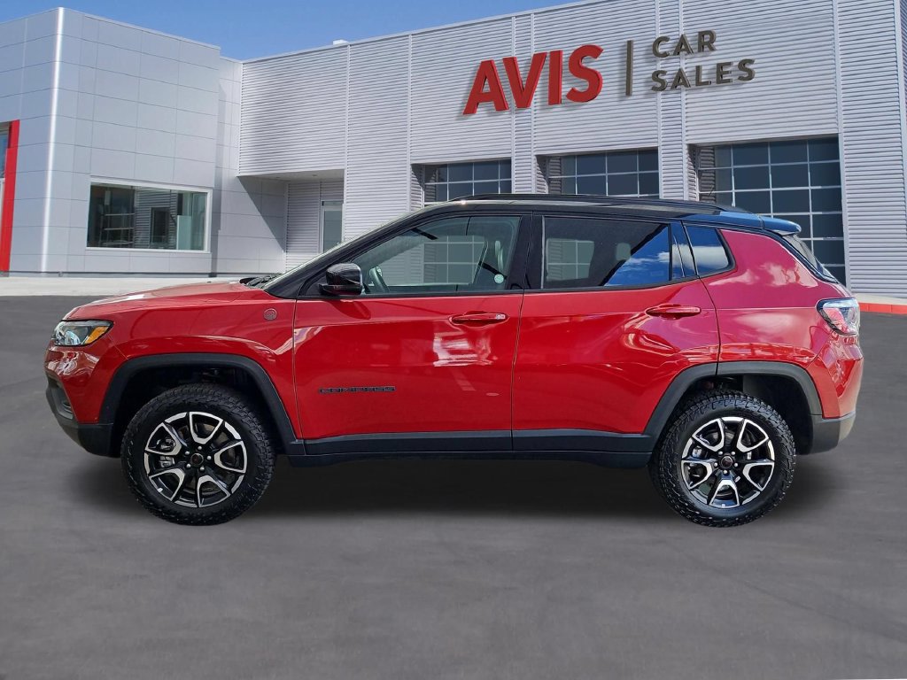 Used 2025 Jeep Compass Trailhawk AWD/4WD image 10