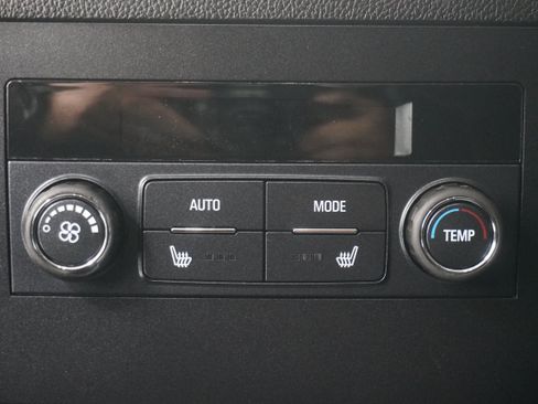 Used 2018 Chevrolet Suburban LT w/ Luxury Package AWD/4WD image 23