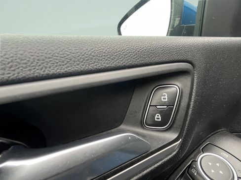 Used 2020 Ford Escape SE image 16