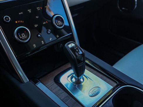 Used 2023 Land Rover Discovery Sport SE image 30